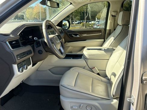Used 2022 GMC Yukon XL Denali image 16