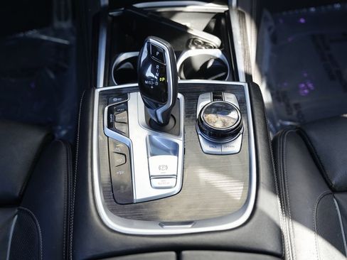 Used 2019 BMW 750i xDrive image 44