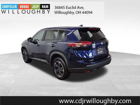 Used 2024 Nissan Rogue SV AWD/4WD image 6