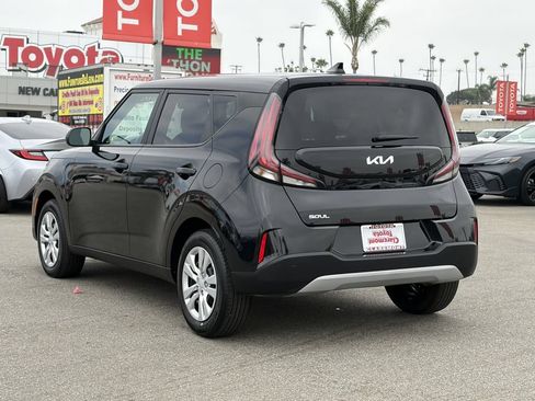 Used 2025 Kia Soul LX FWD image 44