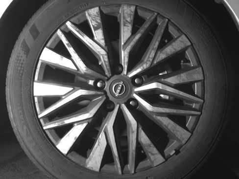 Used 2025 Nissan Altima 2.5 SV FWD image 13