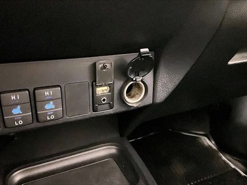 Used 2018 Toyota RAV4 Limited image 32