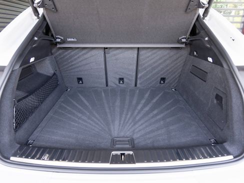 Certified 2025 Porsche Cayenne Base image 28