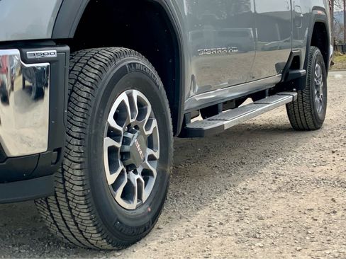 New 2026 GMC Sierra 3500 SLT image 17