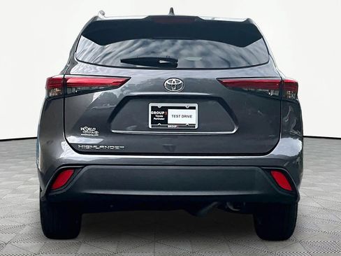 Used 2023 Toyota Highlander L FWD image 5