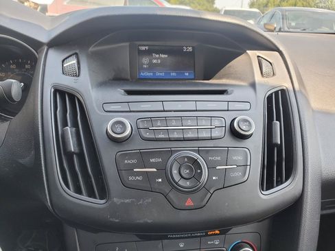 Used 2016 Ford Focus SE FWD image 18