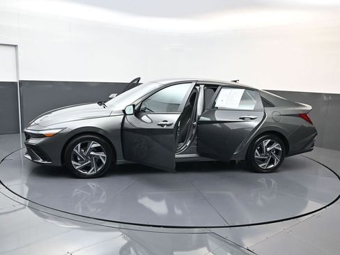 Certified 2025 Hyundai Elantra Sport FWD image 33