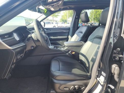 New 2025 Jeep Grand Cherokee Limited w/ Luxury Tech Group II image 21