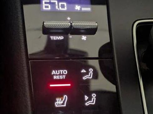 Used 2022 Porsche Macan image 16