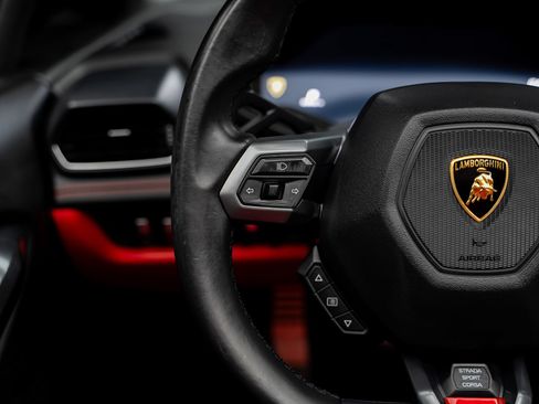 Used 2017 Lamborghini Huracan LP 580-2 RWD image 37