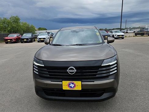 Used 2025 Nissan Kicks SV FWD image 8