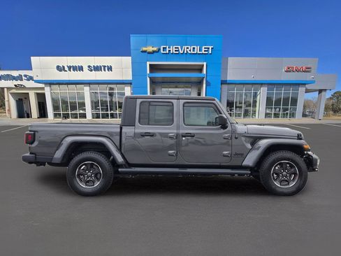 Used 2022 Jeep Gladiator Sport AWD/4WD image 6