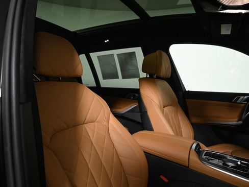 Certified 2024 BMW X7 xDrive40i w/ M Sport Package image 37