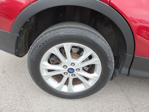 Used 2017 Ford Escape SE image 3