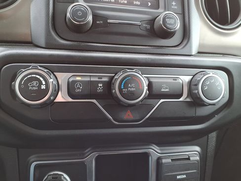 Used 2021 Jeep Wrangler Unlimited Sport AWD/4WD image 14