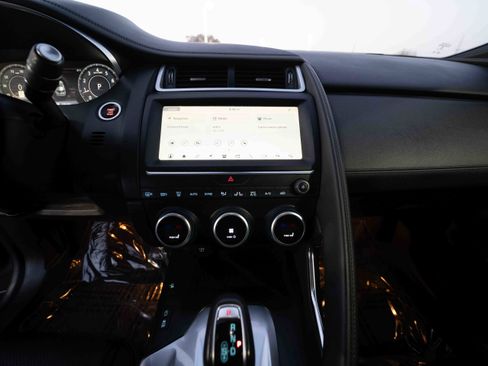 Used 2020 Jaguar E-PACE SE image 17