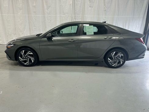 Used 2025 Hyundai Elantra SEL image 4