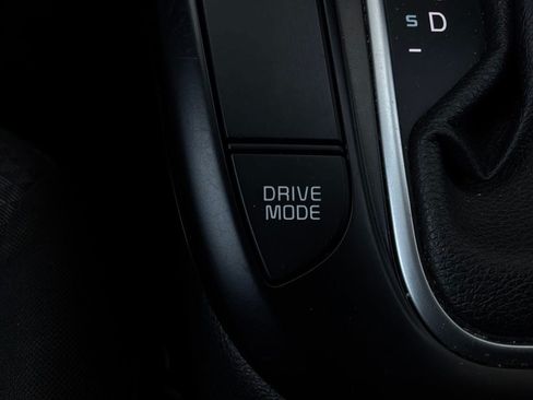 Used 2025 Kia Soul LX w/ LX Technology Package FWD image 24
