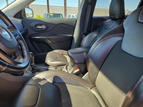 Used 2020 Jeep Cherokee Trailhawk w/ Technology Group AWD/4WD image 20