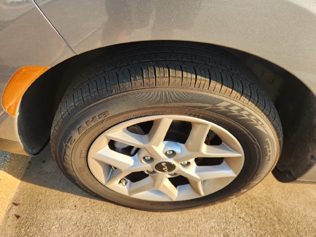 Used 2025 Kia Soul LX w/ LX Technology Package FWD image 8