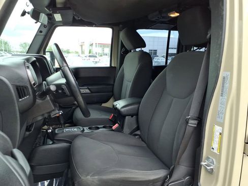 Used 2018 Jeep Wrangler Unlimited Sport w/ Connectivity Group AWD/4WD image 13
