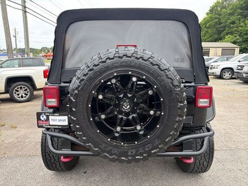 Used 2016 Jeep Wrangler Unlimited Rubicon AWD/4WD image 9
