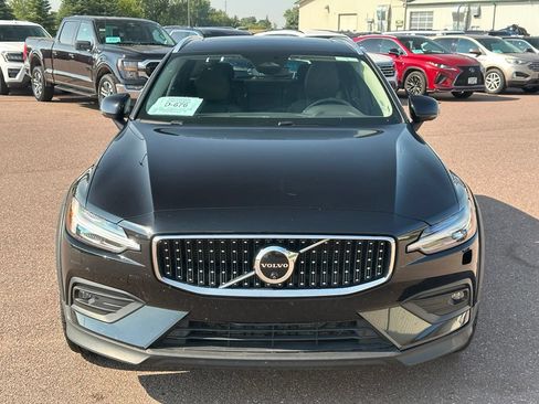 Used 2025 Volvo V60 B5 Cross Country Plus AWD/4WD image 35