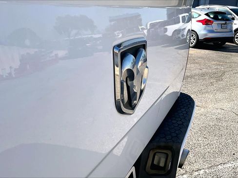 Used 2015 RAM 1500 Express RWD image 30
