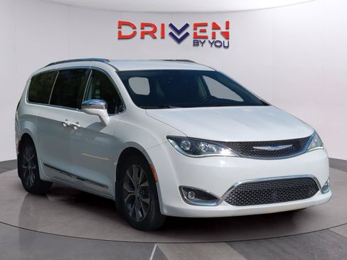 Used 2018 Chrysler Pacifica Limited FWD image 7