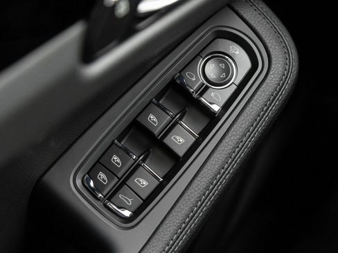 Certified 2026 Porsche Macan AWD/4WD image 19