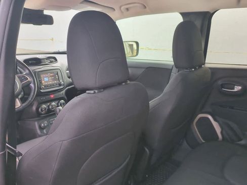 Used 2017 Jeep Renegade Latitude image 17