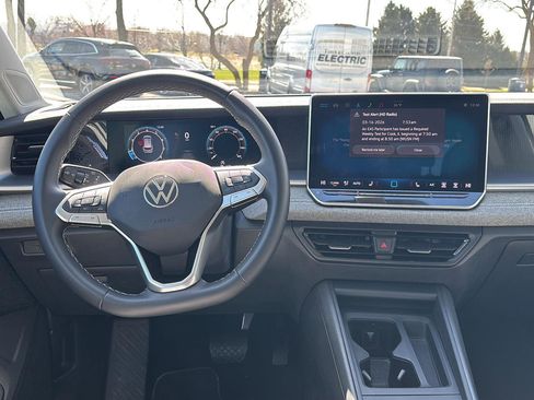 Used 2025 Volkswagen Tiguan S image 12