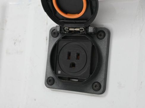 Used 2024 GMC Canyon Elevation w/ Convenience Package image 25