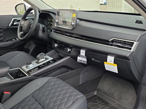 New 2025 Mitsubishi Outlander SEL image 33