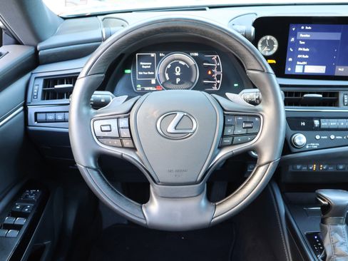 Used 2025 Lexus ES 300h w/ Luxury Package image 17