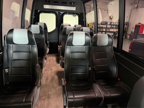 Used 2019 Freightliner Sprinter 2500 AWD/4WD image 15