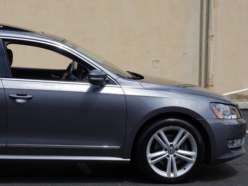 Used 2013 Volkswagen Passat TDI SEL Premium FWD image 23