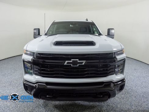 Used 2025 Chevrolet Silverado 2500 Custom w/ Custom Value Package AWD/4WD image 2