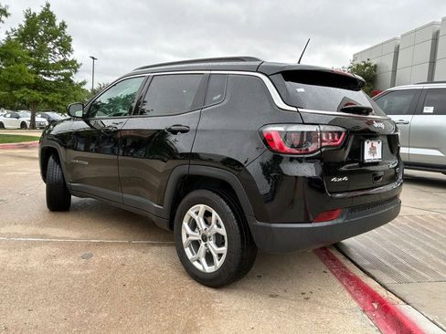 Used 2025 Jeep Compass Latitude AWD/4WD image 8