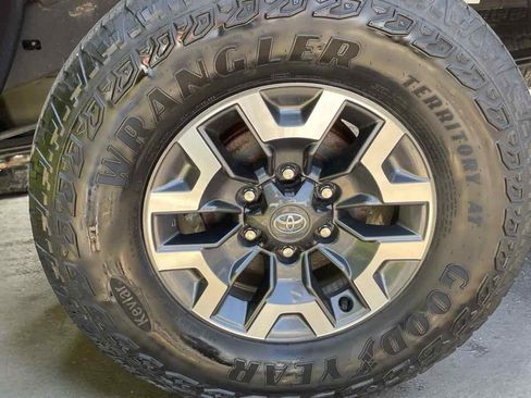 Used 2023 Toyota Tacoma TRD Off-Road w/ TRD Premium Off Road Package AWD/4WD image 6