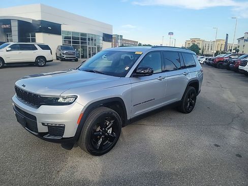 Used 2025 Jeep Grand Cherokee L Limited w/ Luxury Tech Group II RWD image 3