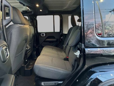 Certified 2025 Jeep Wrangler Unlimited Sahara w/ Safety Group AWD/4WD image 14