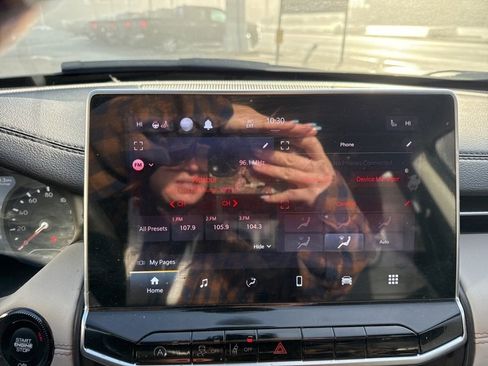 Used 2022 Jeep Compass Limited image 14