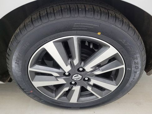 Used 2021 Nissan Versa SV image 31