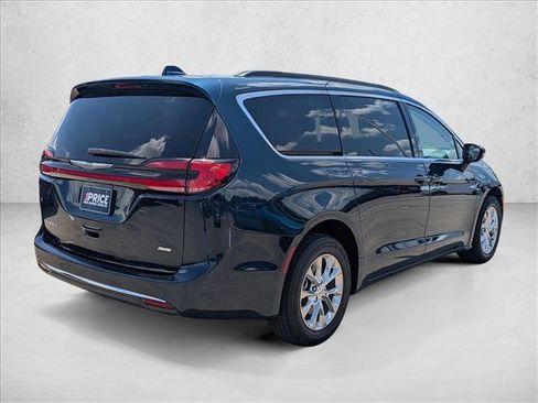 Used 2022 Chrysler Pacifica Touring-L AWD/4WD image 5
