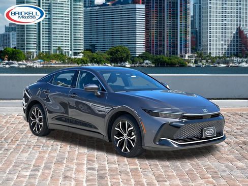 Used 2024 Toyota Crown AWD/4WD image 3