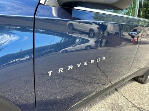 Used 2023 Chevrolet Traverse LT FWD image 13