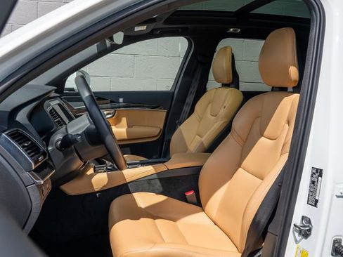 Used 2018 Volvo XC90 T6 Momentum w/ Convenience Package AWD/4WD image 5