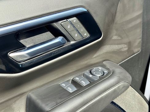 Used 2025 Chevrolet Tahoe Z71 image 15