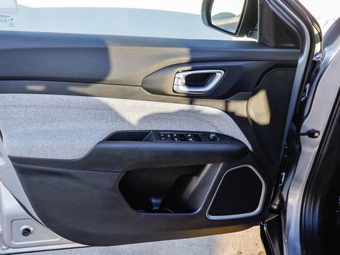 Certified 2023 Jeep Compass Latitude image 23